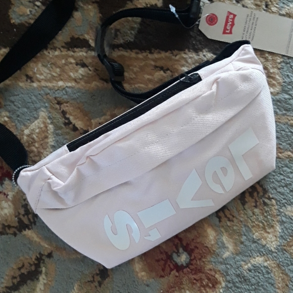 8x*Host Pick*Levi's cute fanny pack - Picture 1 of 12